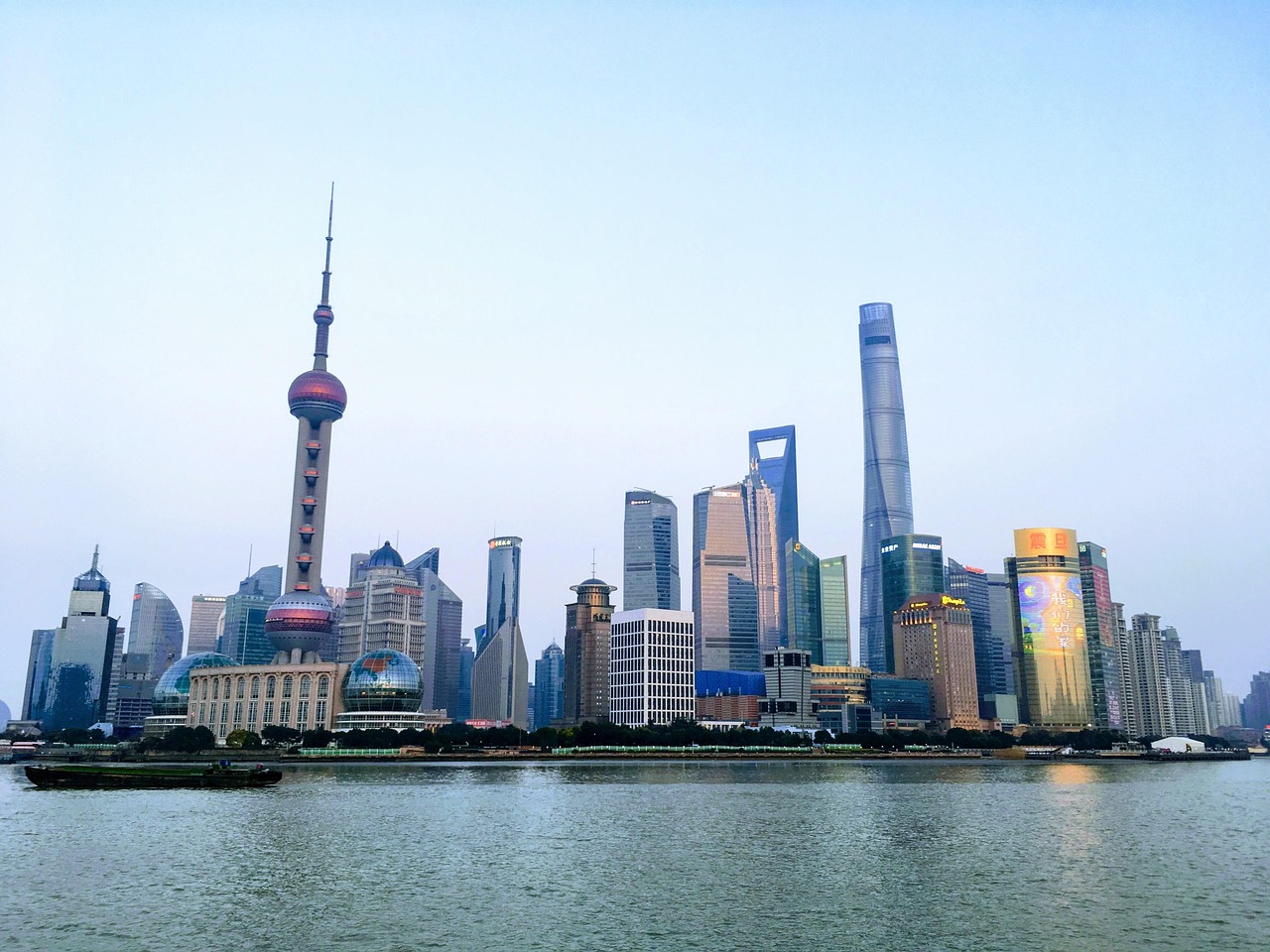 “上海解封” 上海解封一月记城市重启仍需时间？