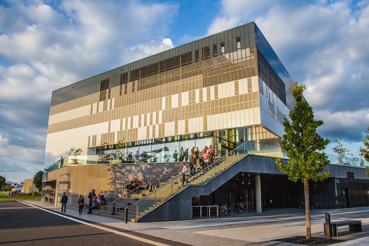 “对外经贸波斯语怎么样	” 对外经济贸易大学俄语口语？