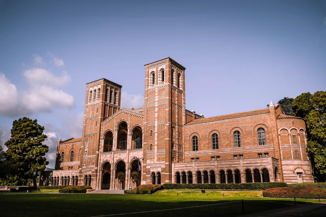 大连理工大学分什么系〃大连理工大学是一所什么性质的大学
